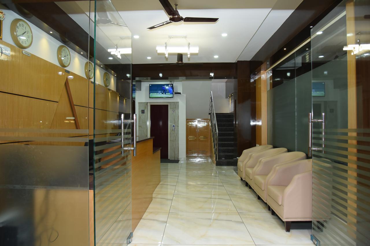Capital O 76622 Hotel Raama Grand Maiçor Exterior foto